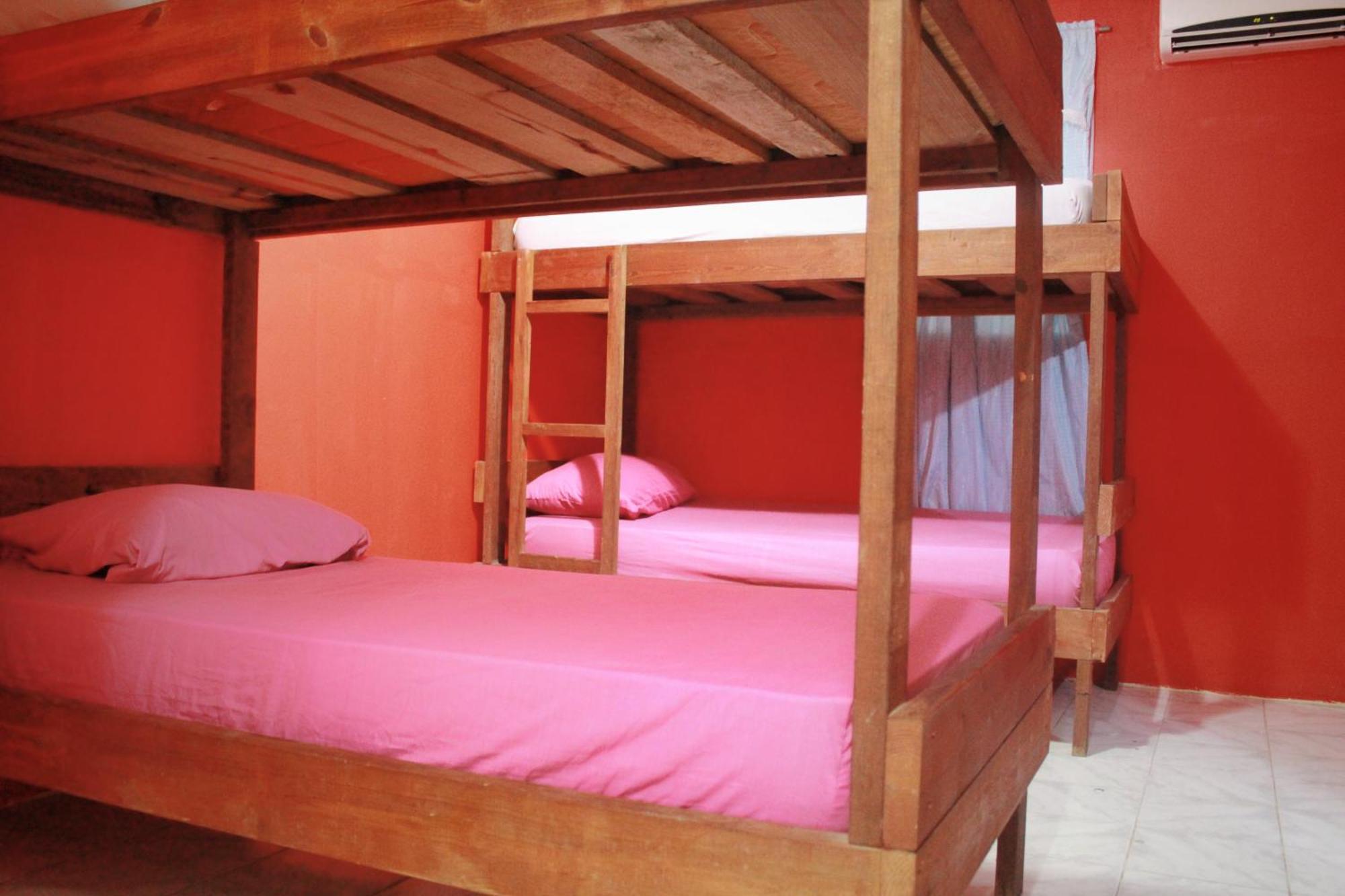 Twin Fin Hostels Bocas del Toro Exterior photo